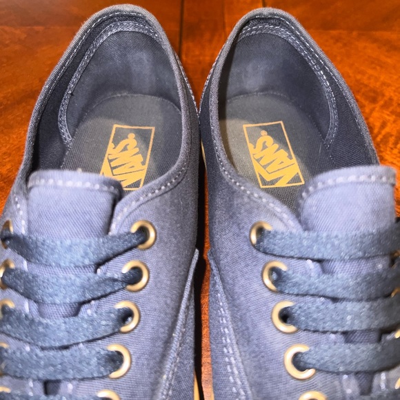 Men’s Classic Vans - Picture 8 of 13